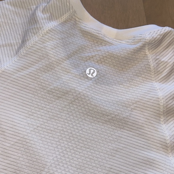 Swiftly Tech short sleeve crew shirt Race length crop - Picture 11 of 14